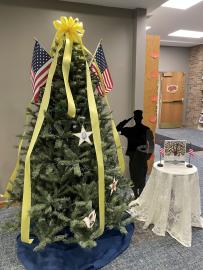Heroes' Christmas Tree with yellow bow